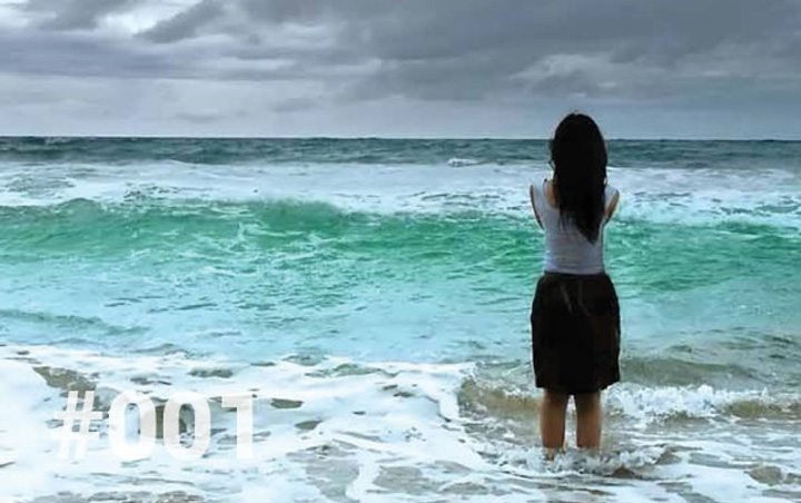 Bliss Sanctuary Bali - Blog 1 - Breakthrough Moment in Bali - Girl looking at the sea