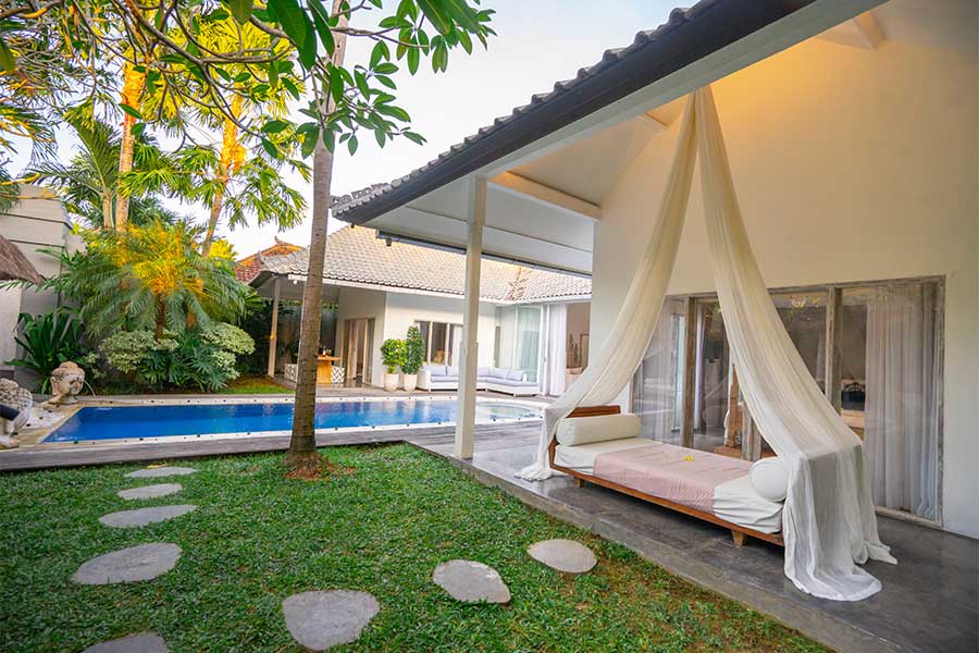 Bliss Villa Peace outdoor daybed